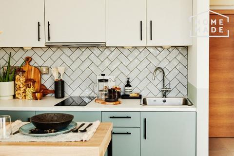 Studio to rent, Courland Grove, SW8