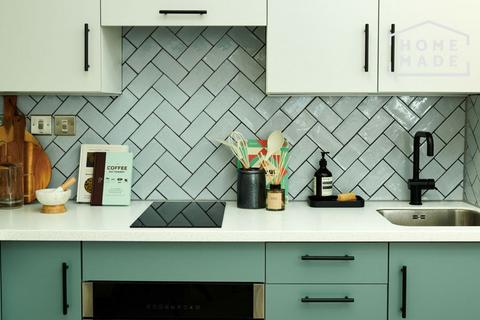 Studio to rent, Courland Grove, SW8