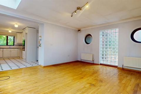 4 bedroom detached house for sale, Newport Road, Woolstone, Milton Keynes
