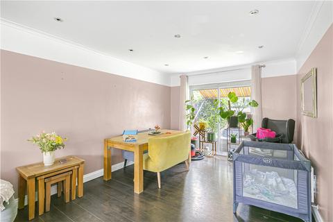 11 Broadacre, Staines-upon-thames, TW18 2DH