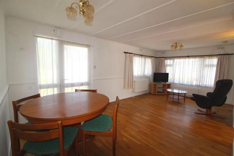 2 bedroom mobile home for sale, Barnet Road, Barnet EN5