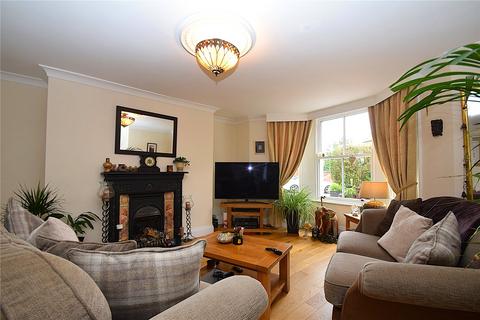 3 bedroom apartment for sale, Crown Crescent, Scarborough, North Yorkshire, YO11