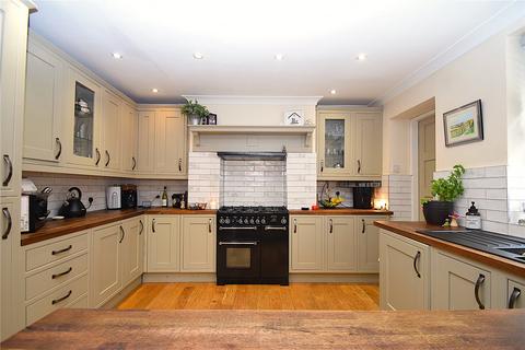 3 bedroom apartment for sale, Crown Crescent, Scarborough, North Yorkshire, YO11