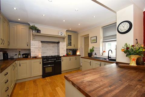 3 bedroom apartment for sale, Crown Crescent, Scarborough, North Yorkshire, YO11