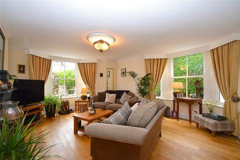 3 bedroom apartment for sale, Crown Crescent, Scarborough, North Yorkshire, YO11