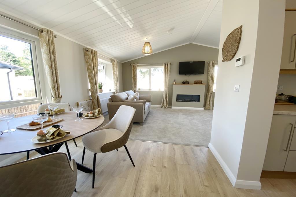 Lounge/Dining Rm
