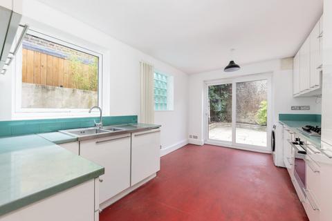 3 bedroom end of terrace house for sale, Cambria Road, , London, SE5 9AE