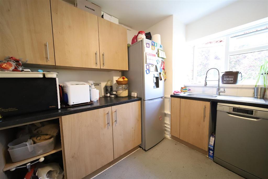 Kitchen 1.jpg