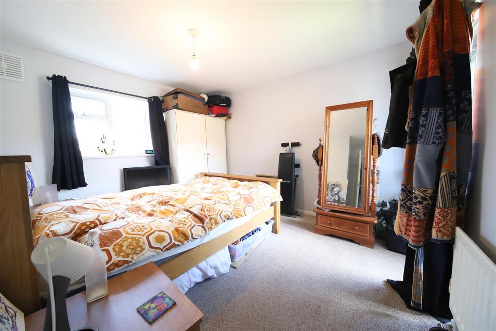 Bedroom 1.jpg
