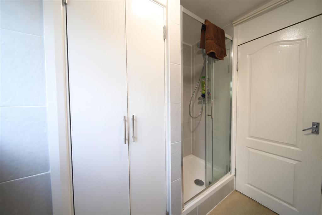 Bathroom 2.jpg