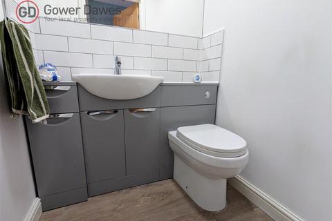 6 Broadhope Avenue, Stanford-le-hope, SS17 0SJ