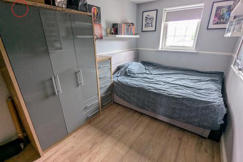 6 Broadhope Avenue, Stanford-le-hope, SS17 0SJ