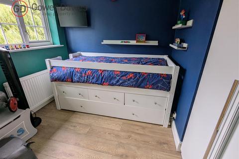 6 Broadhope Avenue, Stanford-le-hope, SS17 0SJ