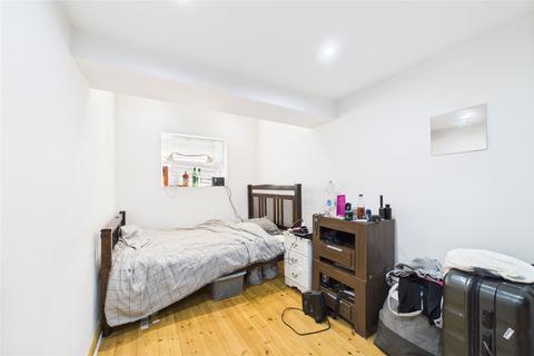 2 bedroom maisonette to rent, Oxford Road, Windsor, Berkshire, SL4