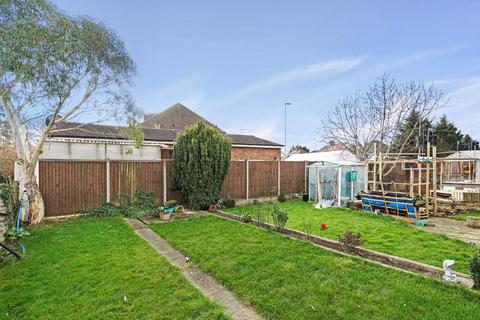 4 bedroom detached house to rent, The Vale, London NW11