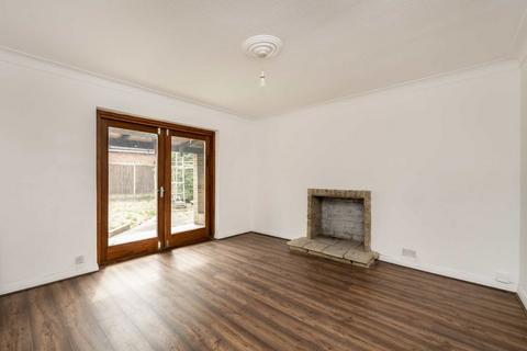 4 bedroom detached house to rent, The Vale, London NW11
