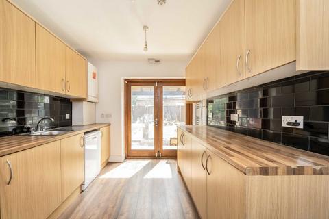 4 bedroom detached house to rent, The Vale, London NW11