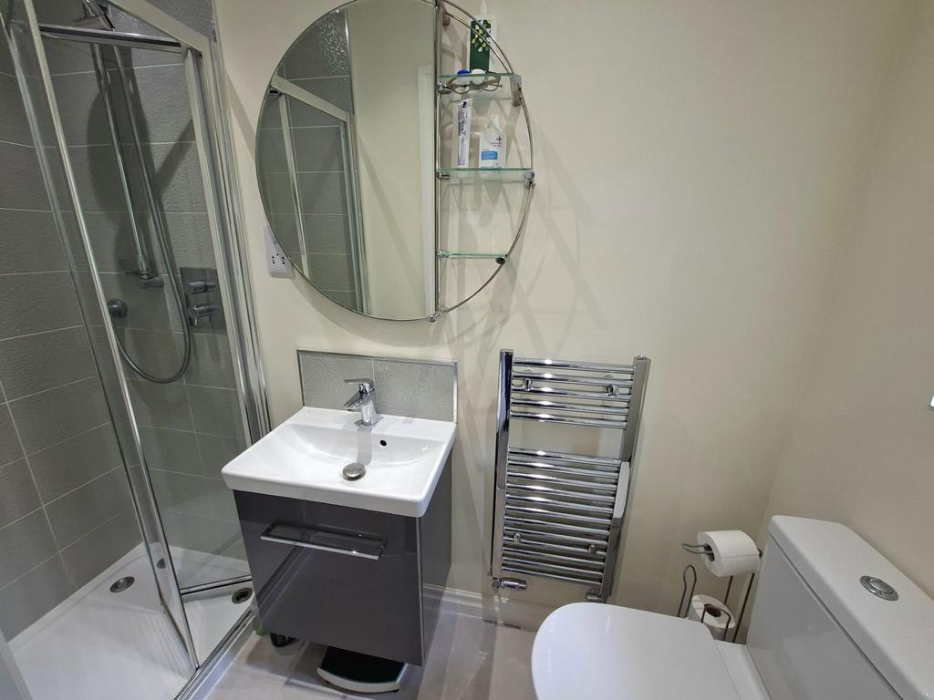 Ensuite to bedroom one