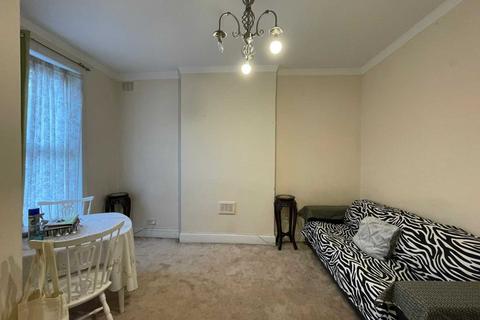 2 bedroom flat to rent, Church Road, Hendon