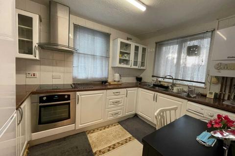 2 bedroom flat to rent, Church Road, Hendon