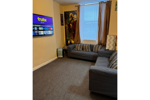 2 bedroom flat for sale, High Street, London NW10