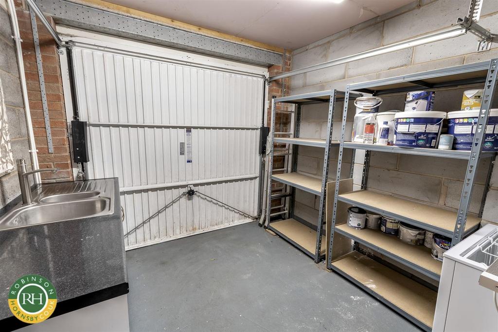 Utility/storage garage