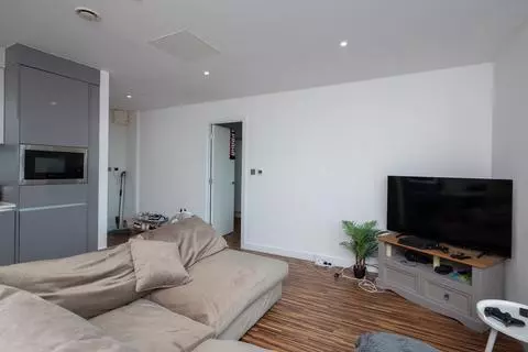1 bedroom flat for sale - Photo 10