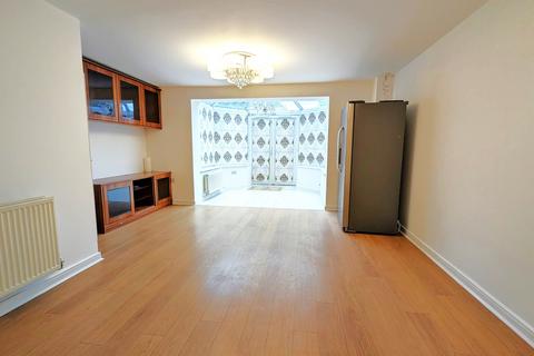 39 Fremantle Way, Hayes, UB3 2FX