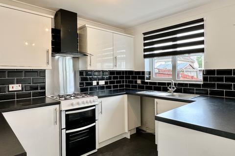 3 bedroom detached house to rent, Cae Castell, Loughor, SA4