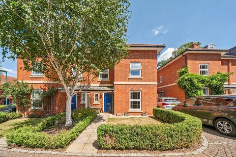 14 College Close, Thame, OX9 2DQ