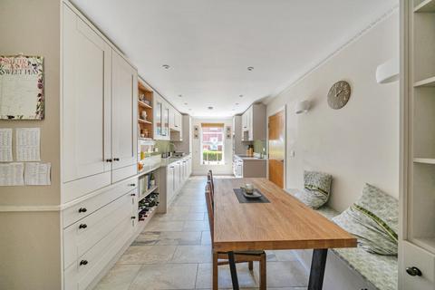 14 College Close, Thame, OX9 2DQ