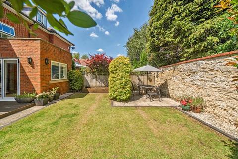 14 College Close, Thame, OX9 2DQ
