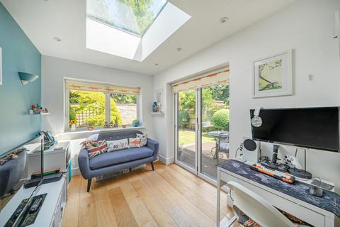 14 College Close, Thame, OX9 2DQ