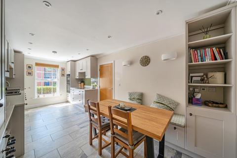 14 College Close, Thame, OX9 2DQ
