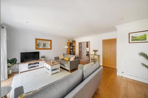 14 College Close, Thame, OX9 2DQ
