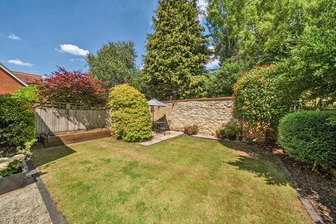 14 College Close, Thame, OX9 2DQ