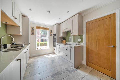 14 College Close, Thame, OX9 2DQ