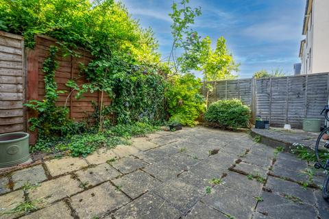 2 bedroom apartment to rent, Lofting Road, London, N1