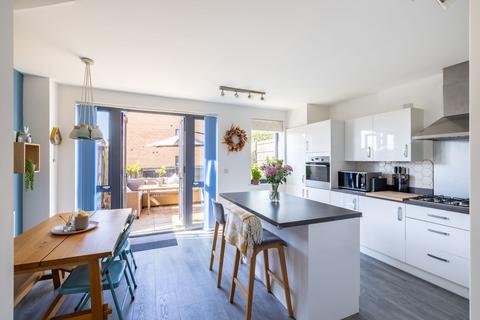 30 Cane Hill Drive, Coulsdon, CR5 3FR