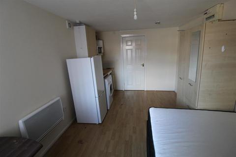 Studio to rent, Bramble Street, Coventry