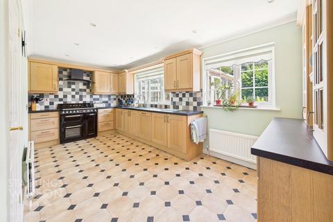 4 bedroom detached house for sale, Diss Road, Burston, Diss