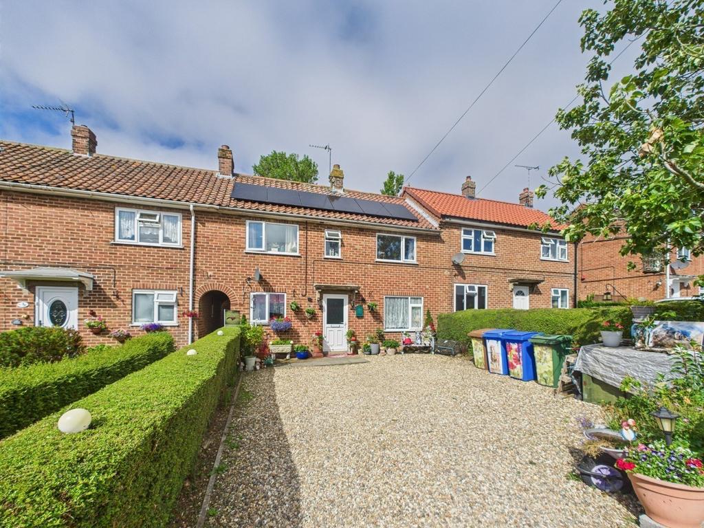 3 Bedroom Mid-Terrace House - For Sale