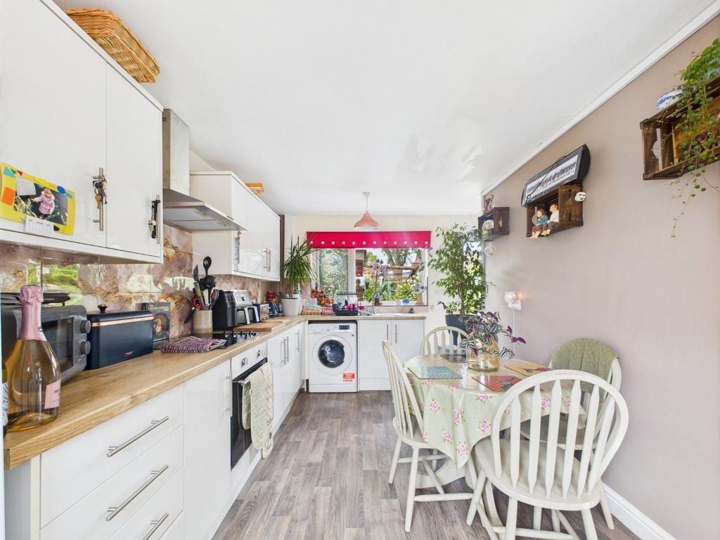 Kitchen/Dining Area