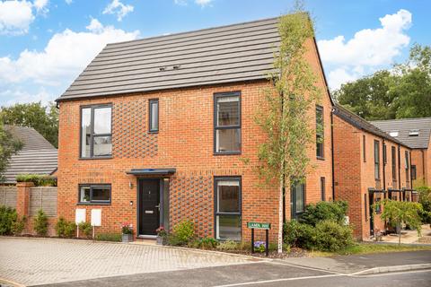 3 bedroom detached house for sale, Lamin Way, Crawley RH10