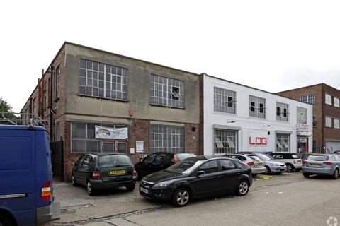 Warehouse to rent, 13 Bridge Clos Romford RM7 0AU