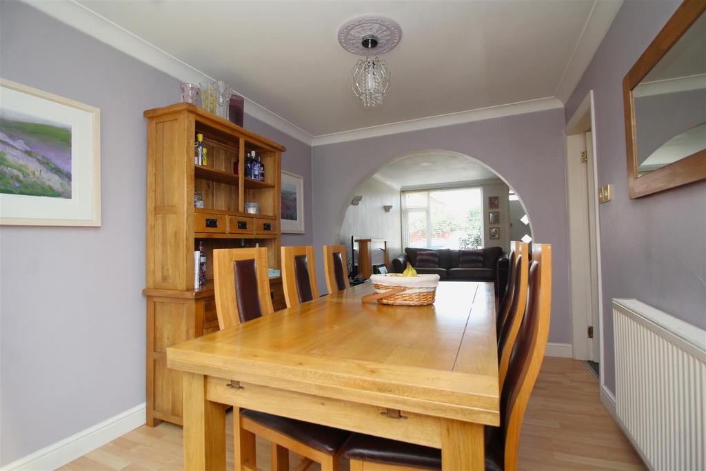 Dining room 2 .JPG