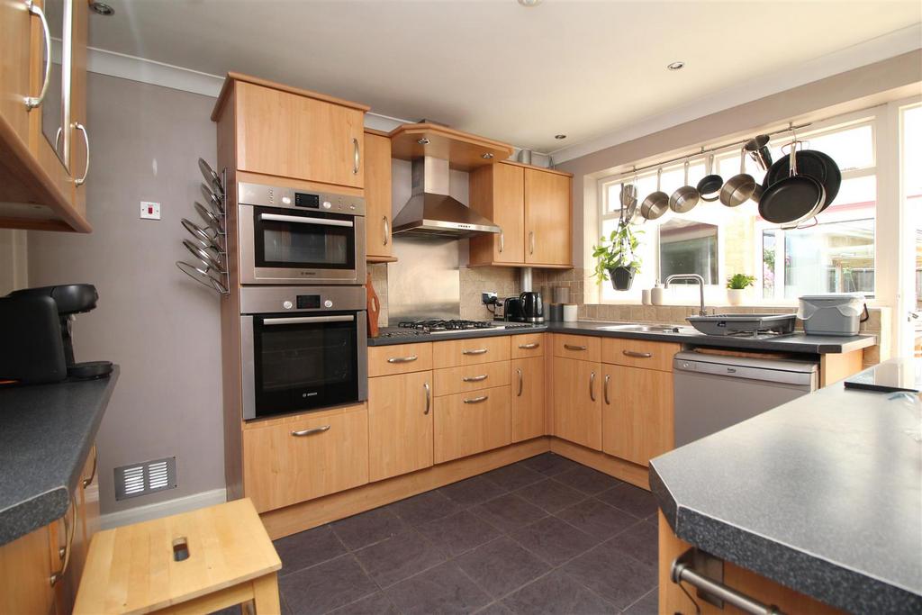 Kitchen 1 .JPG