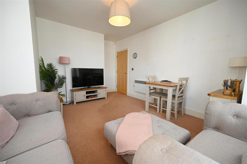 Living room3.JPG