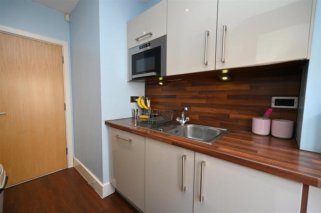 Kitchen1.JPG