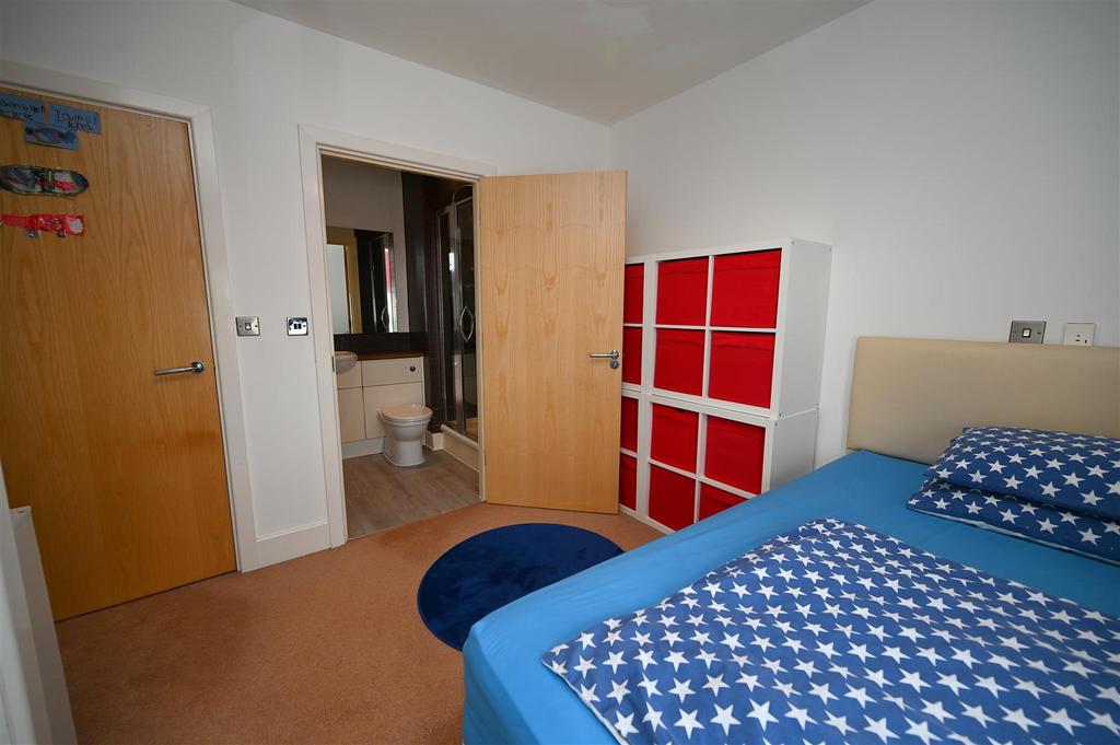 Bedroom with ensuite.JPG